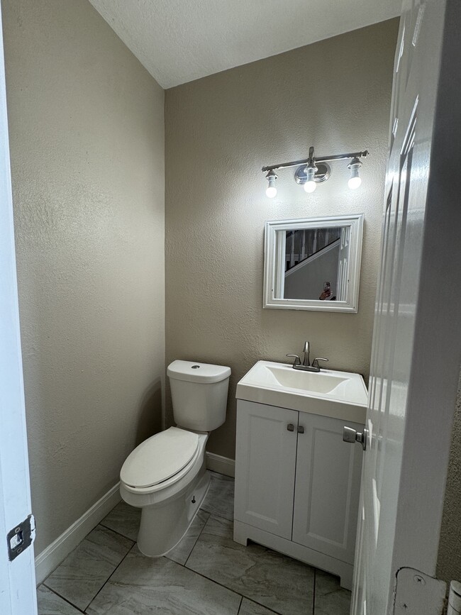 Building Photo - 201 Pebble Springs Ln