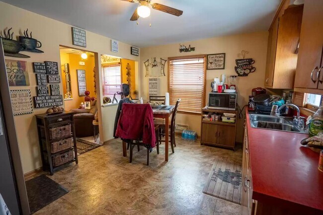 Building Photo - Most utilities INCLUDED!! 3 Bedroom 2 Bath Duplex Richfield Available May 1 2026