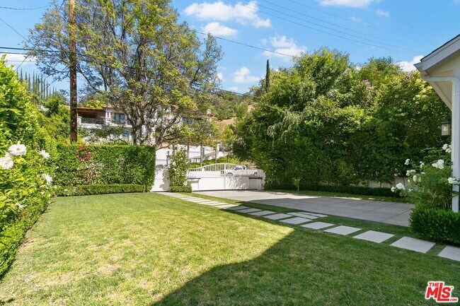 Building Photo - 14917 Valley Vista Blvd