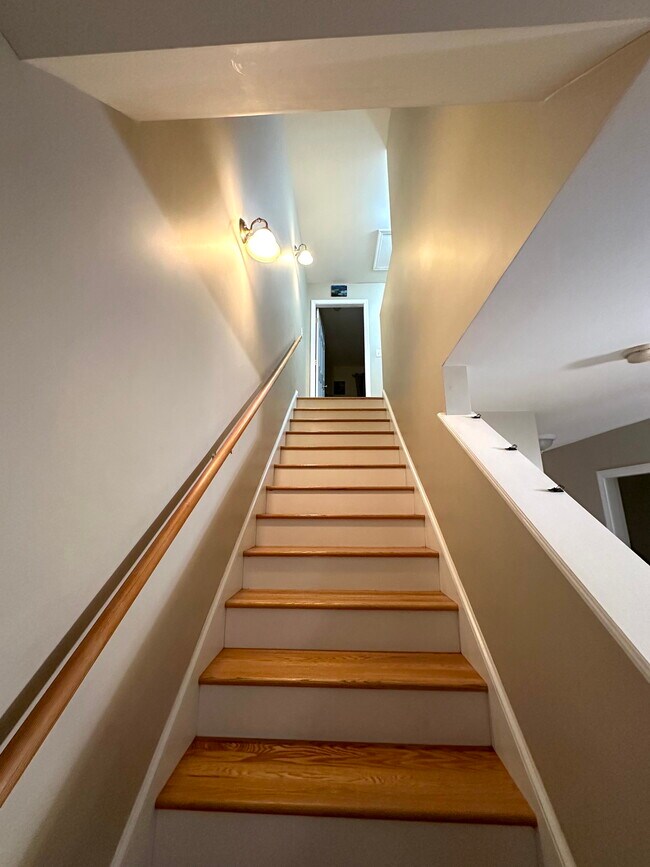 Building Photo - 39 River Village Dr