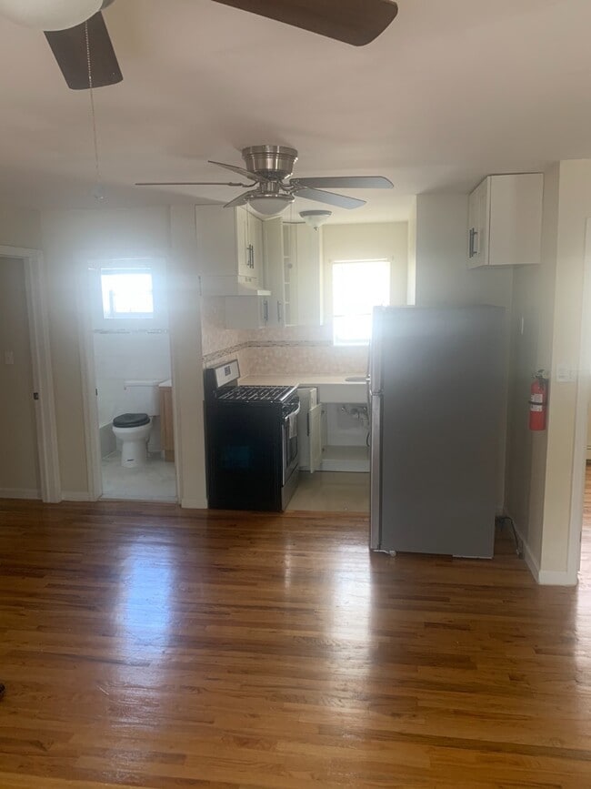 Building Photo - 7xx E 226th St