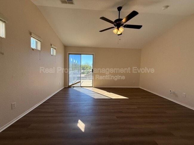 Building Photo - 1677 S Peppertree Dr