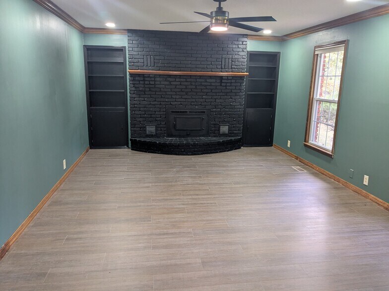 Building Photo - 1306 Marion Dr