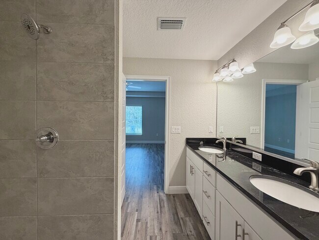 Building Photo - 210 Locust Lane Pass