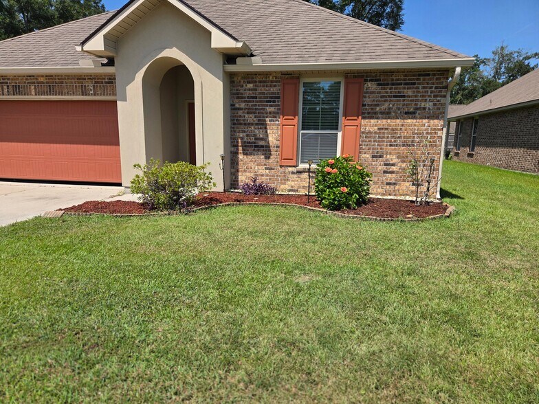 Building Photo - 39356 Legacy Lake Dr