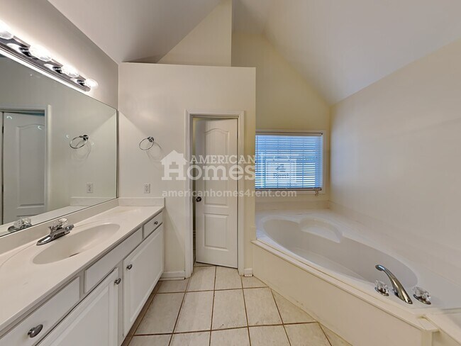 Building Photo - 3204 Chippewa Run NW