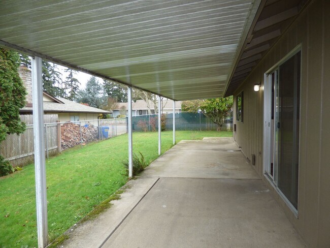 Building Photo - Rent Special: 1/2 Off May's Rent!!