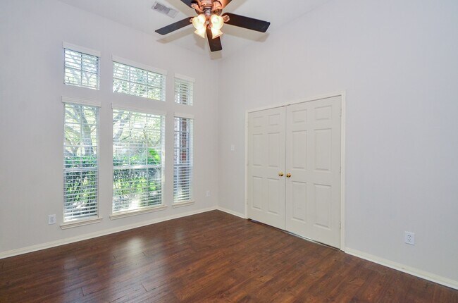 Building Photo - 2218 Millerton Ln