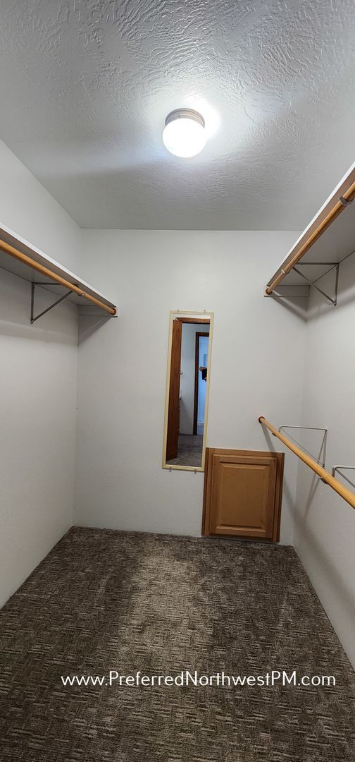 Building Photo - Great 3 Bedroom House with Acreage in Lowell