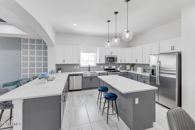 Building Photo - 10705 Troy Aikman Dr