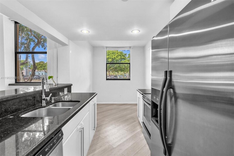 Building Photo - 1470 NE 123rd St