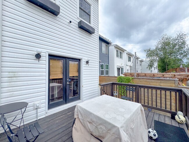 Building Photo - 815 Longfellow St NW