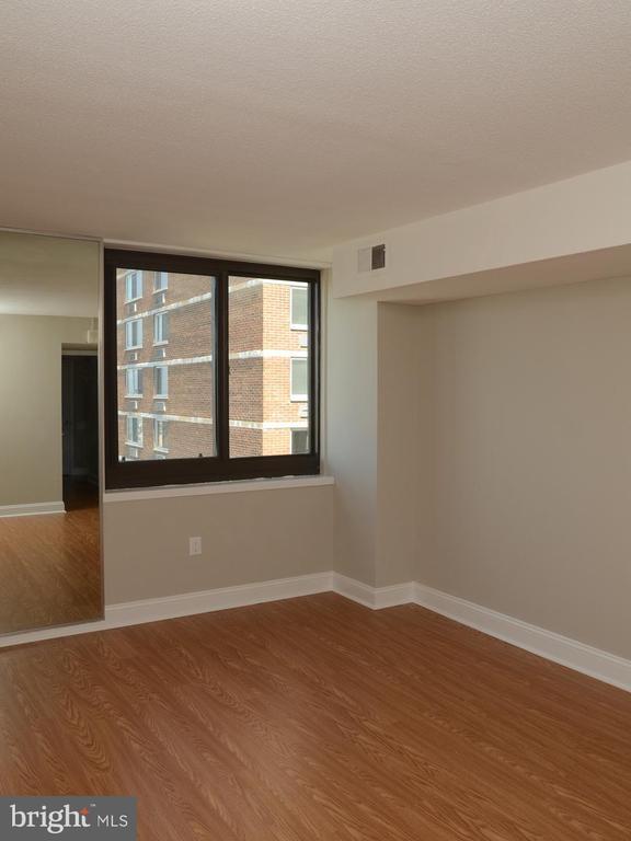 Building Photo - 1420 Locust St