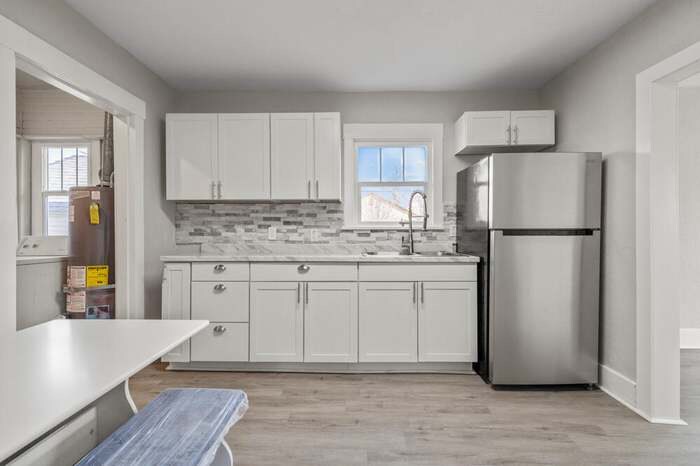 Building Photo - 1610 Division St