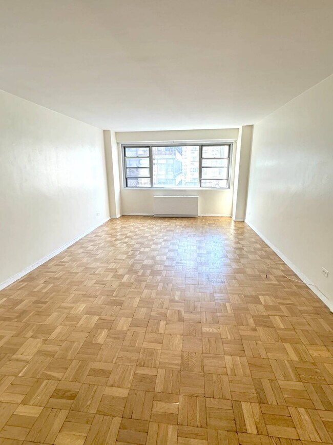 Building Photo - 330 E 49th St