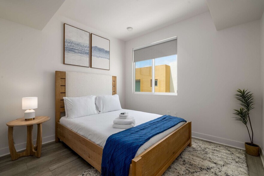 Building Photo - 551 Hawthorn St