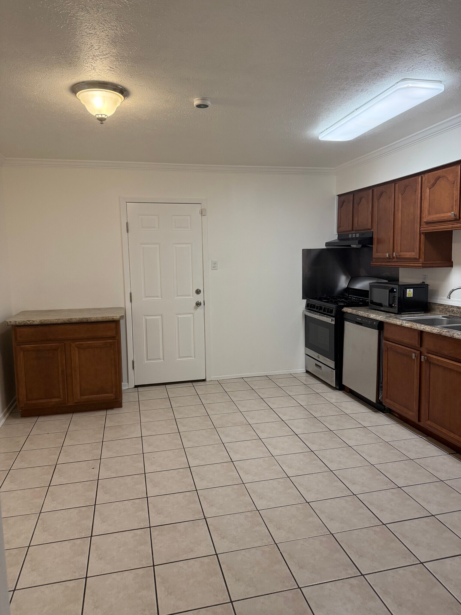 Building Photo - 3403 Tambour Dr