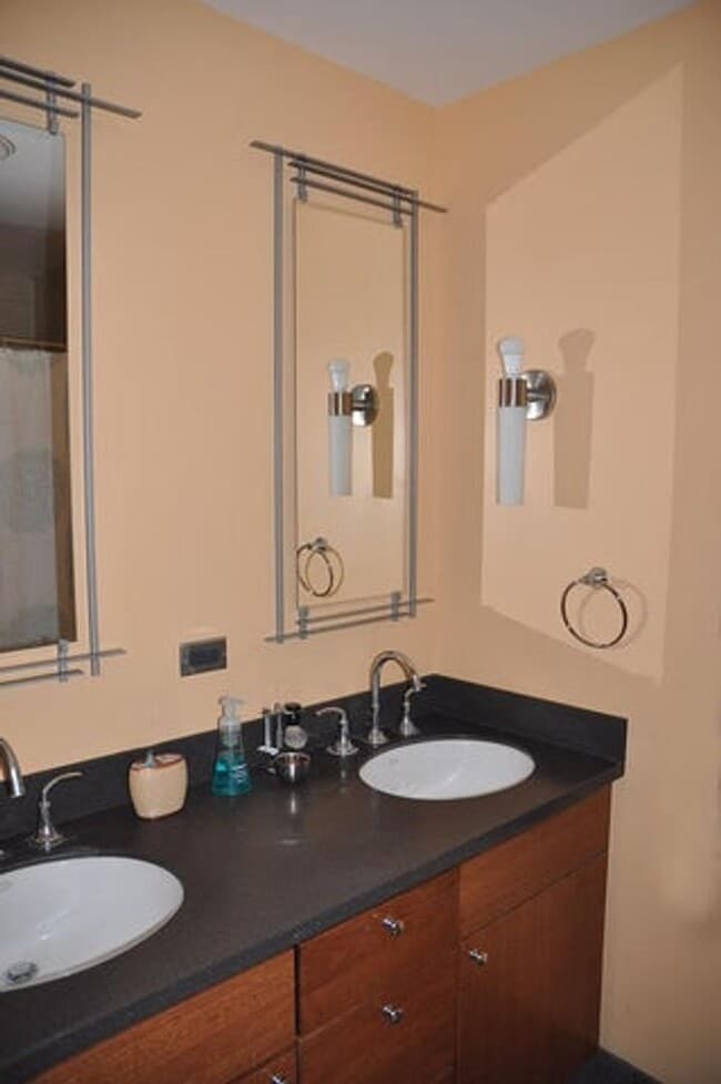 Building Photo - Gold Street Condo 4th Floor 2/bd 2/ba