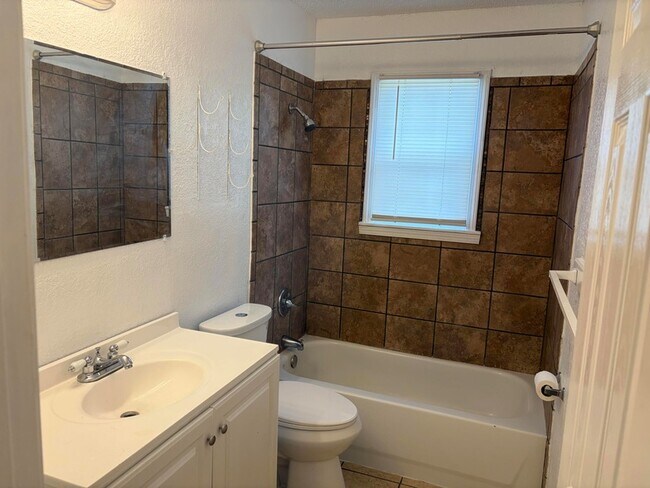 Building Photo - 2726 E Colgate St