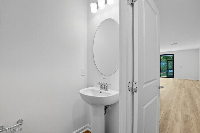 Building Photo - 27883 Radiant Ct