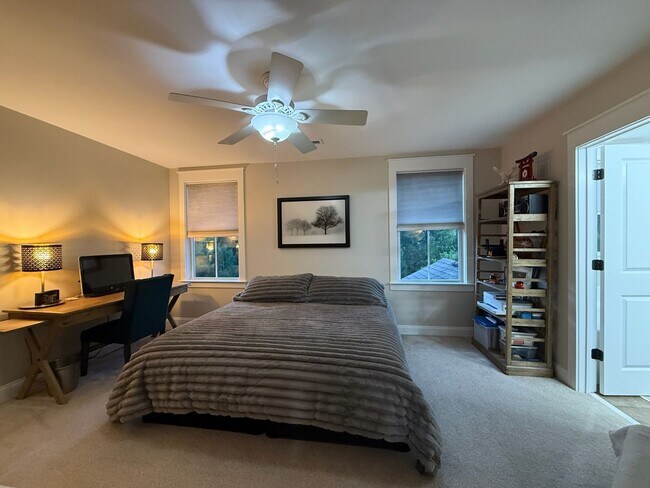 Building Photo - Available now. Amazing 4 BR/2.5 BA Home Available at Shellring at St Thomas Island!