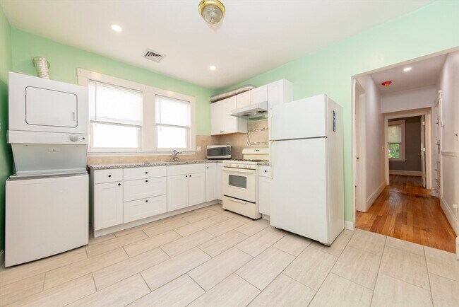 Building Photo - 20 Priesing St