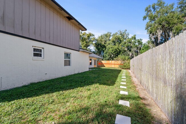 Building Photo - 808 Arietta Dr