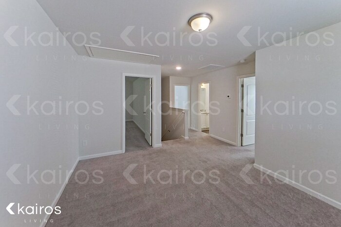 Building Photo - 204 Glenoaks Dr