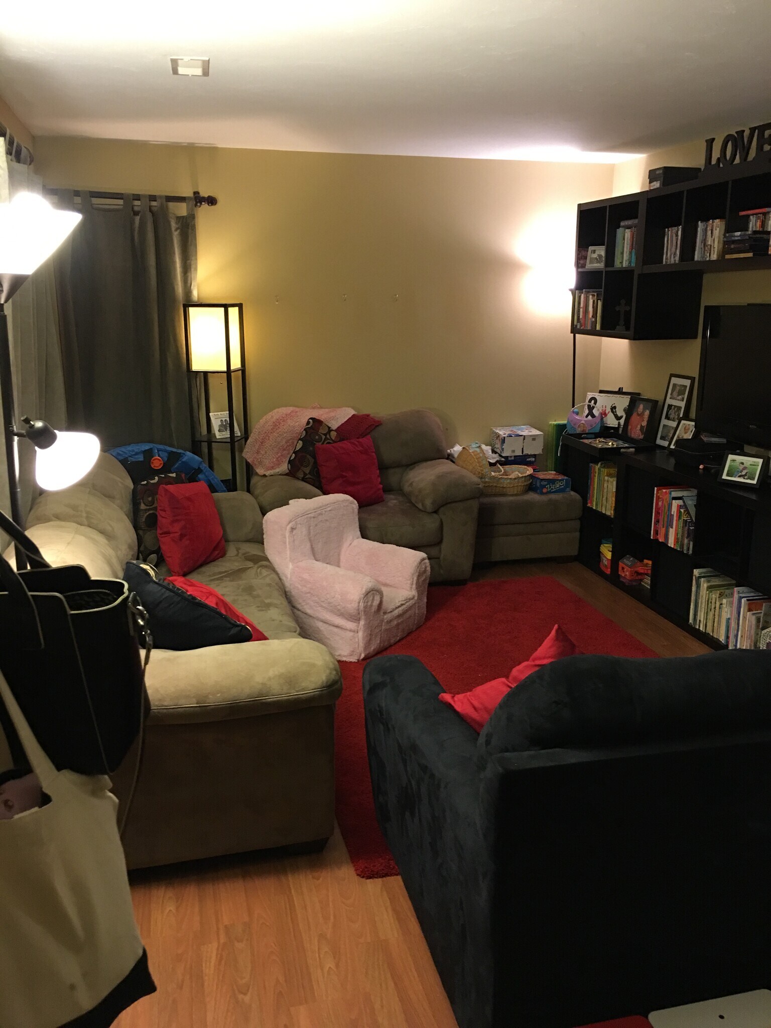 Living Room - 5810 Wilshire Boulevard
