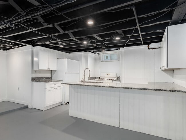 Building Photo - 3 E Main St