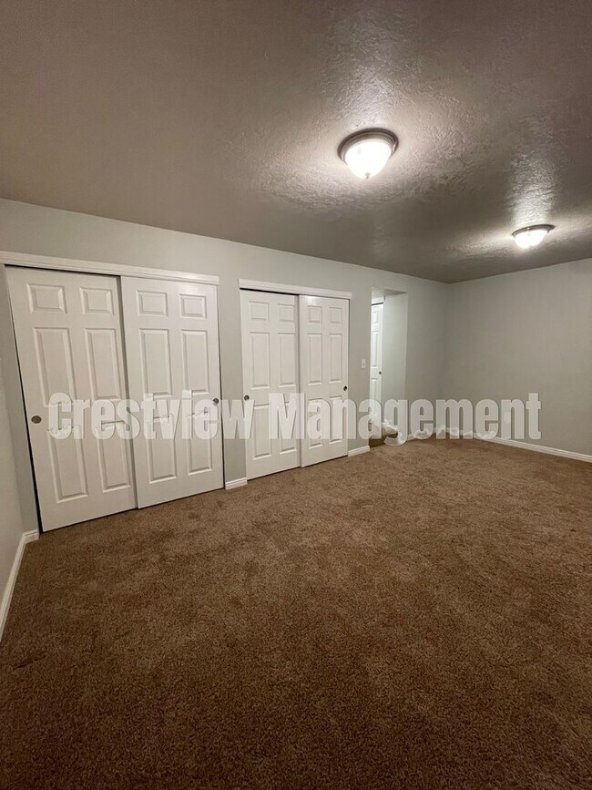 Building Photo - Charming 3-Bedroom Townhome with Garage in Sandy