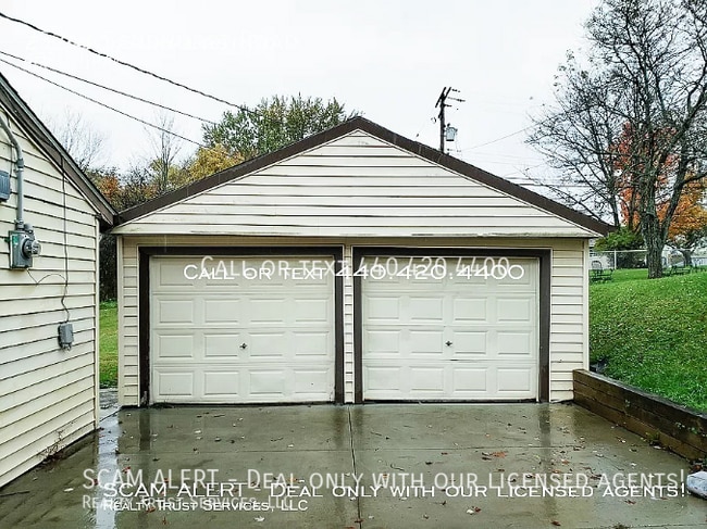Building Photo - 25240 Sandhurst Rd