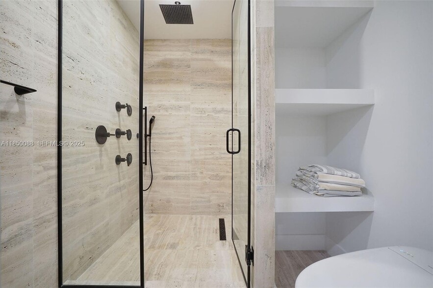 Building Photo - 3251 NE 164th St