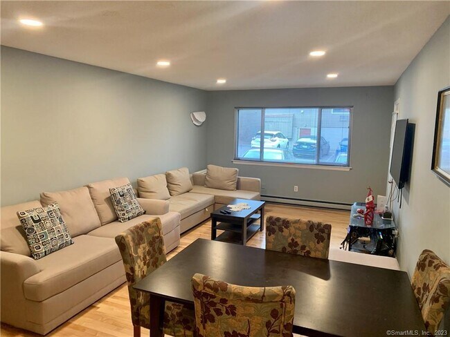 Building Photo - 3004 Madison Ave