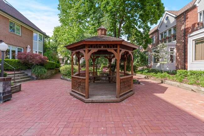 Building Photo - 456 9th St