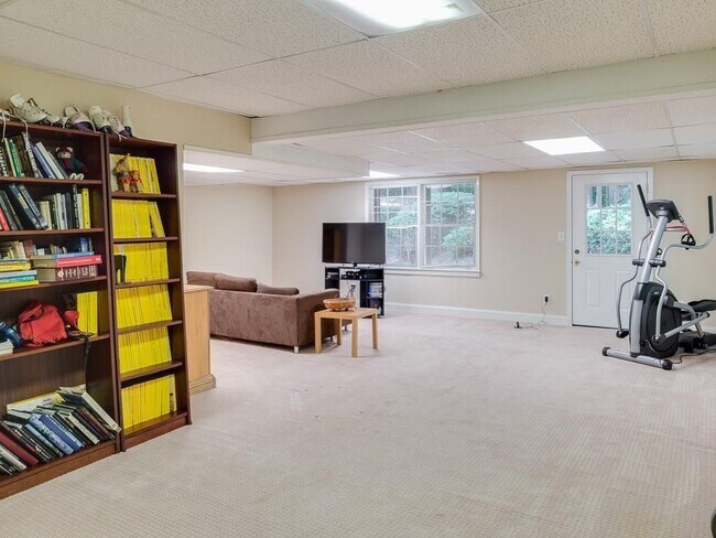 Building Photo - 5216 Willow Point Pkwy