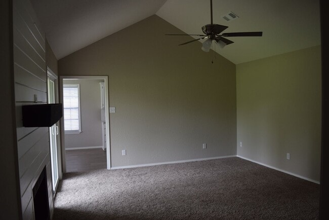 Building Photo - 700 Cedar Ln