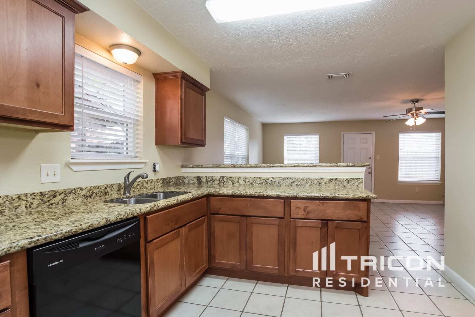 Building Photo - 10111 Enchanted Stone Dr