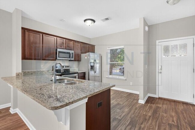 Building Photo - Townhouse in Hampton Forest