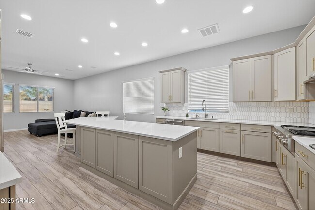 Building Photo - 20194 E Raven Dr