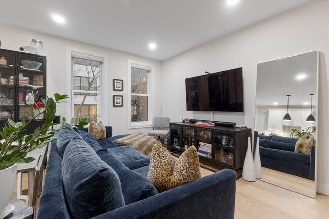 Building Photo - 202 Maverick St