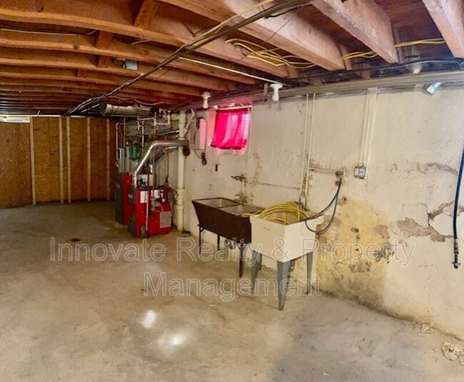Building Photo - 941 Afton St