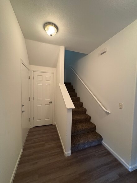 Building Photo - Los Arcos Townhomes