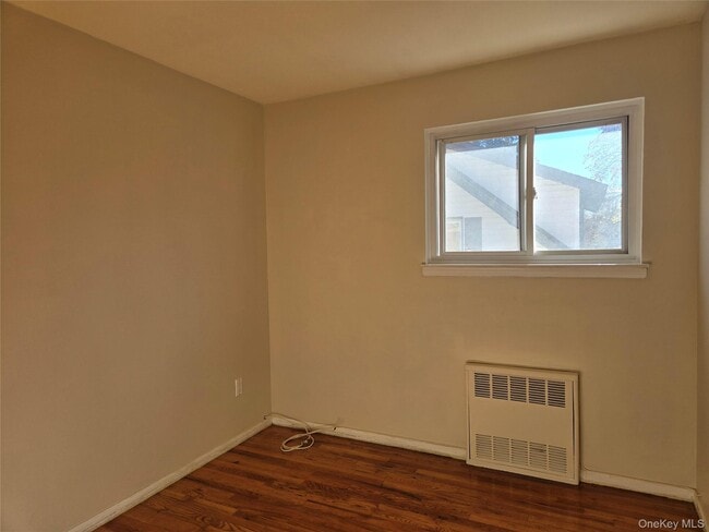 Building Photo - 73 Pearsall Ave