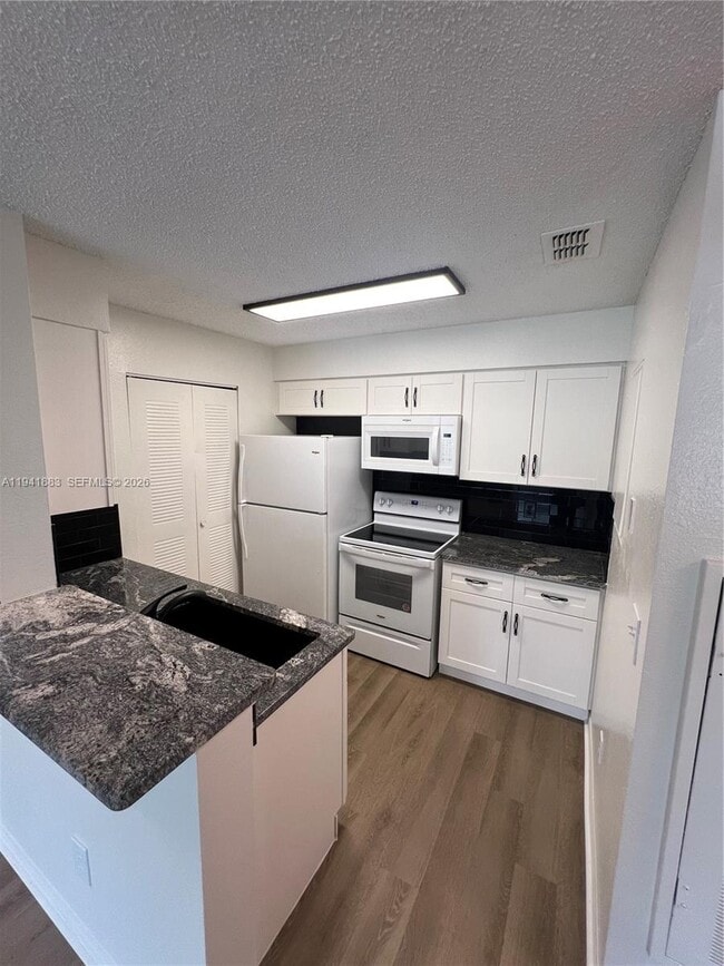 Building Photo - 1055 S Hiawassee Rd