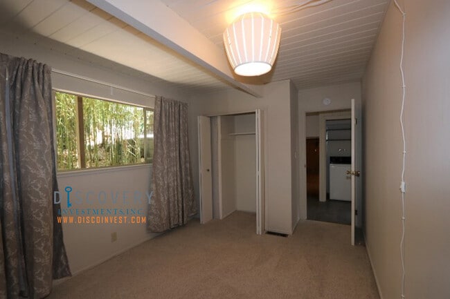 Building Photo - Contemporary Montclair 3+ Bedroom Canyon H...