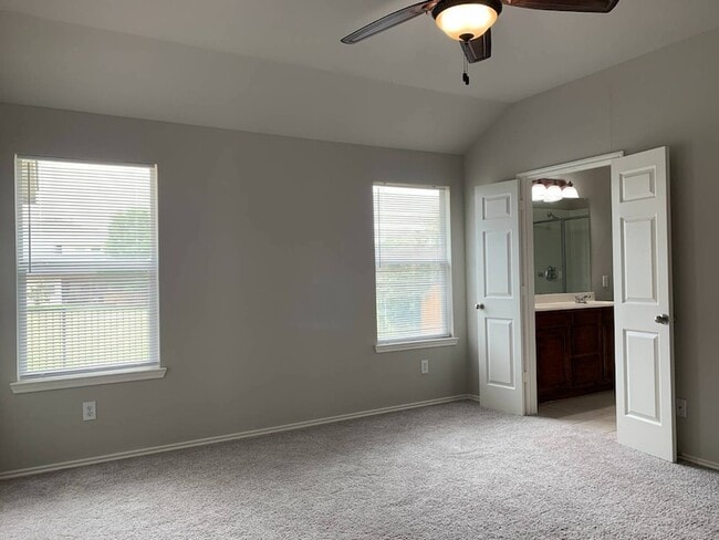Building Photo - 15428 Adlong Dr