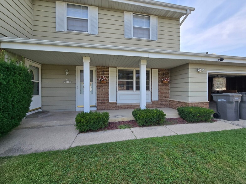 Primary Photo - S69W15010 Cornell Cir