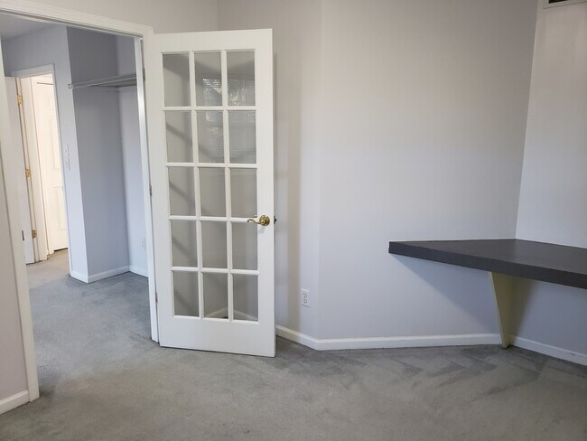 Building Photo - 3910 Old Elm Dr SE