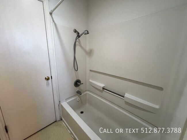 Building Photo - 2213 Creekside Ln